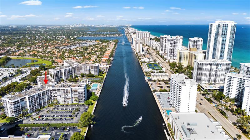 Image 25 of 30 For 800 Parkview Dr  718