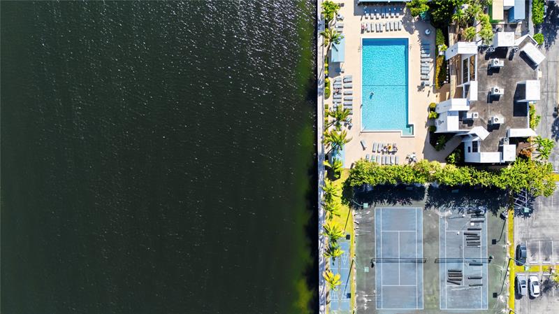 Image 28 of 30 For 800 Parkview Dr  718