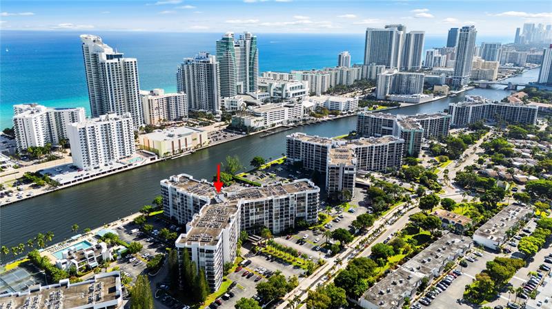 Image 30 of 30 For 800 Parkview Dr  718