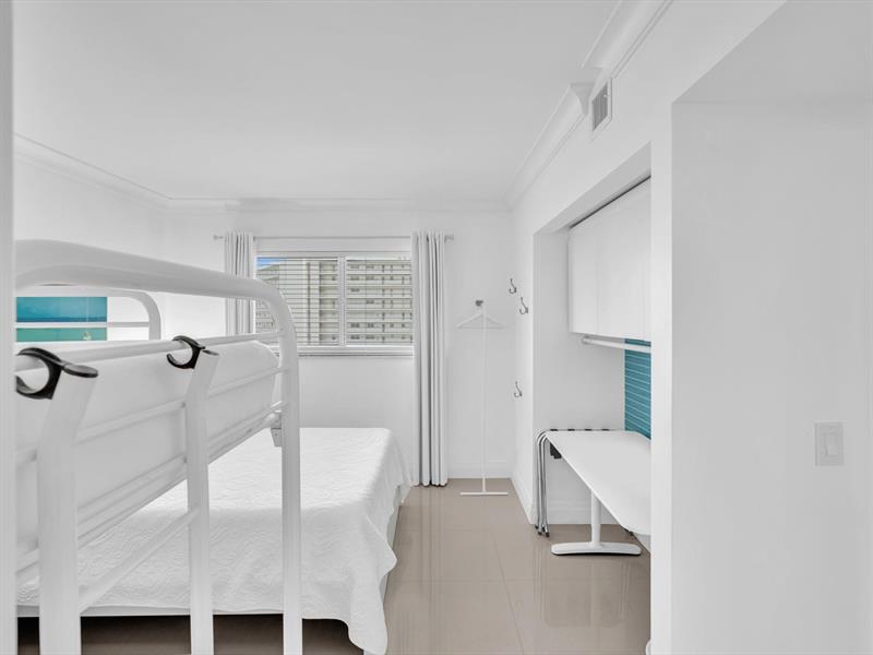 Image 27 of 50 For 3100 Ocean Boulevard  712