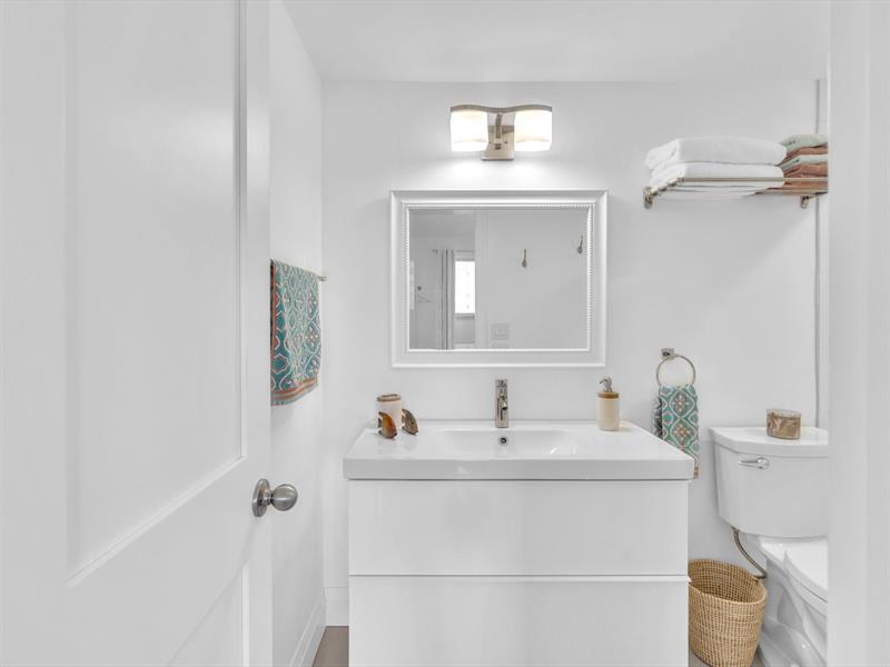 Image 29 of 50 For 3100 Ocean Boulevard  712