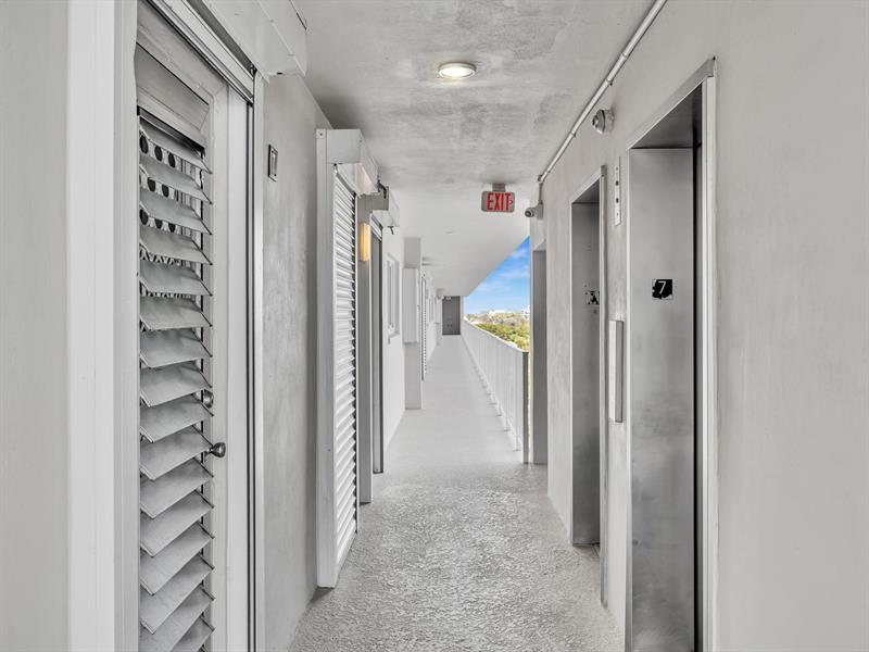 Image 33 of 50 For 3100 Ocean Boulevard  712