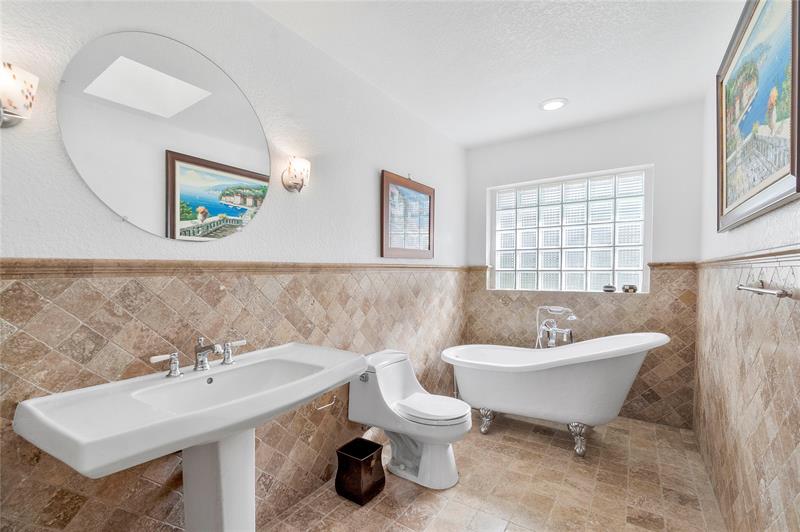 Image 11 of 14 For 233 119th Ln