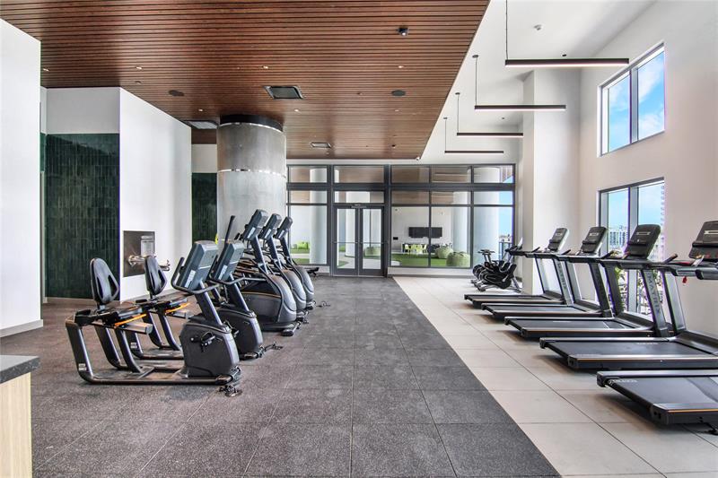 Image 13 of 20 For 1770 Young Cir 1006