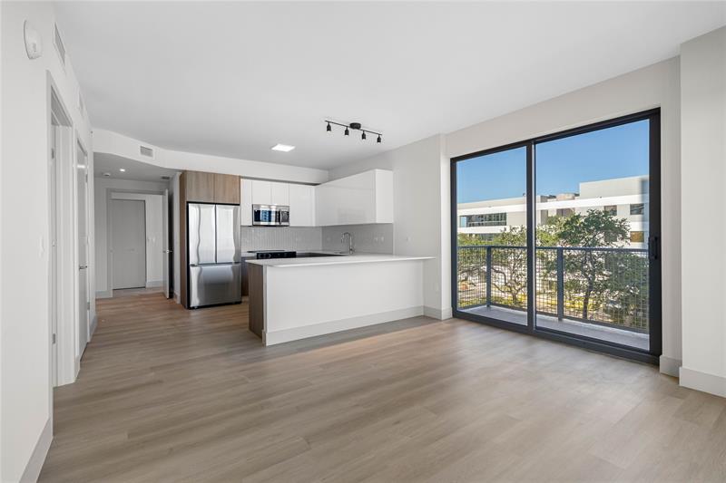 Image 16 of 20 For 1770 Young Cir 1006