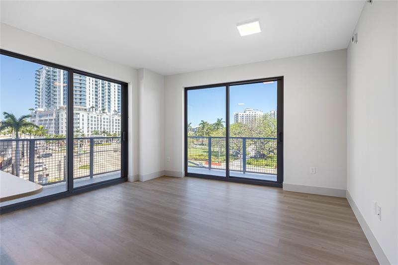 Image 18 of 20 For 1770 Young Cir 1006