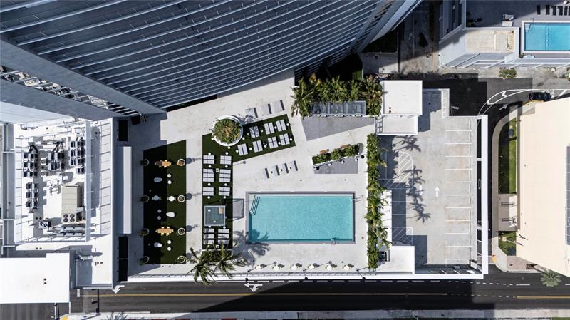 Image 3 of 20 For 1770 Young Cir 1006