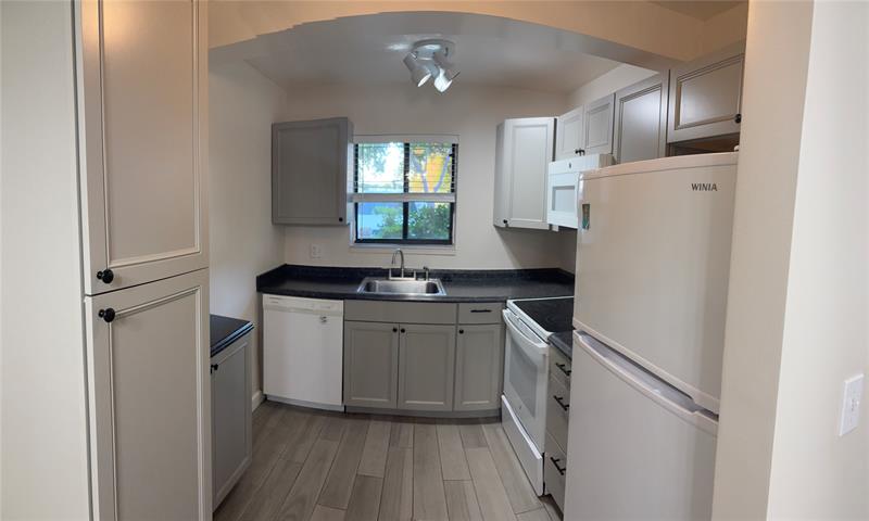 Image 5 of 10 For 1205 Flagler Ave  404