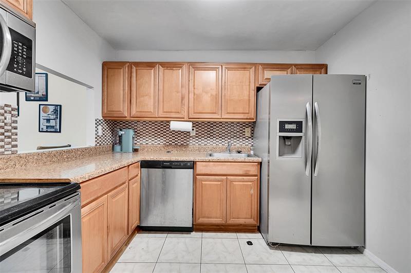 Image 10 of 31 For 1000 Parkview Dr  306