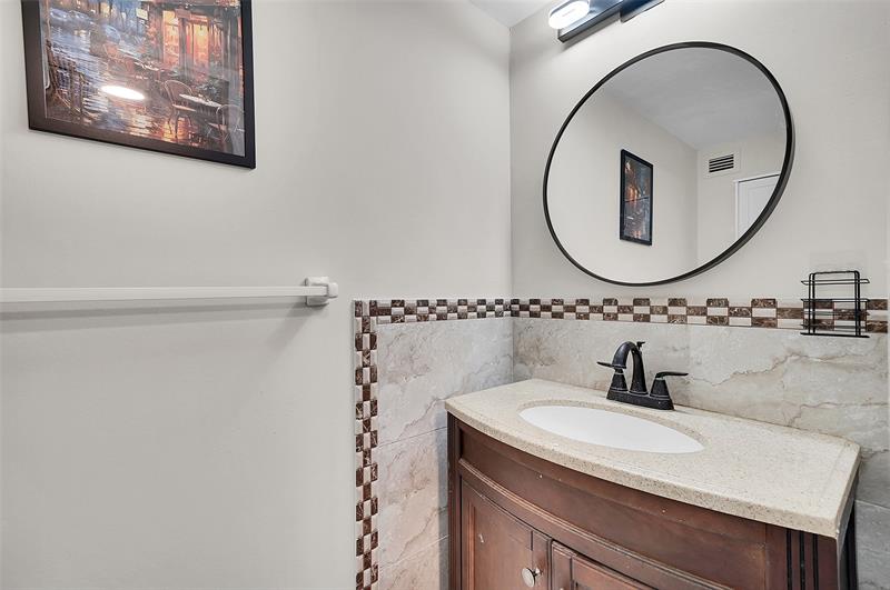 Image 12 of 31 For 1000 Parkview Dr  306