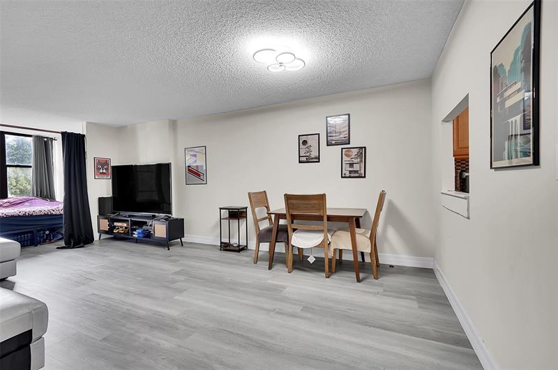 Image 14 of 31 For 1000 Parkview Dr  306