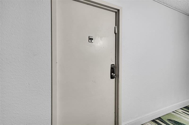 Image 6 of 31 For 1000 Parkview Dr  306