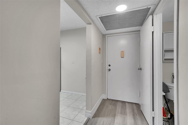 Image 8 of 31 For 1000 Parkview Dr  306