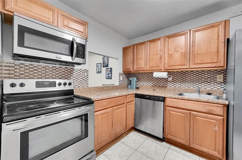 Image 9 of 31 For 1000 Parkview Dr  306