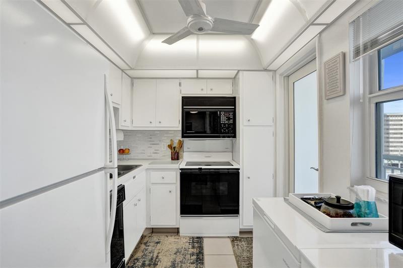 Image 13 of 37 For 201 Ocean Blvd  603