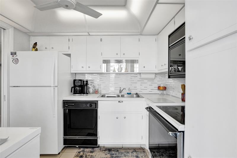 Image 15 of 37 For 201 Ocean Blvd  603