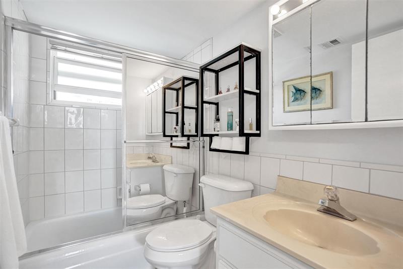 Image 17 of 37 For 201 Ocean Blvd  603