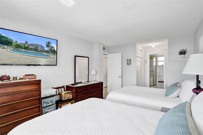 Image 19 of 37 For 201 Ocean Blvd  603