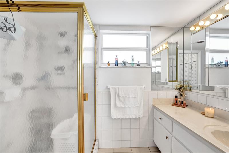 Image 20 of 37 For 201 Ocean Blvd  603