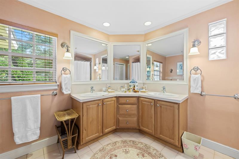 Image 15 of 21 For 3951 56th Ct