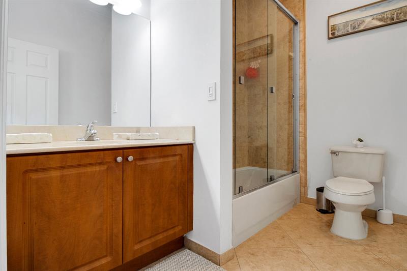 Image 16 of 26 For 5095 Madison Lakes Circle E