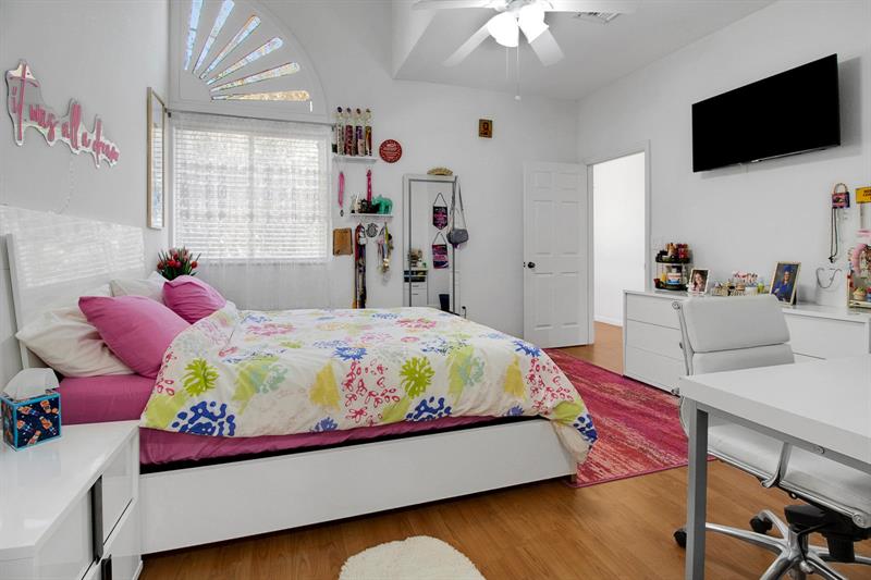 Image 17 of 26 For 5095 Madison Lakes Circle E