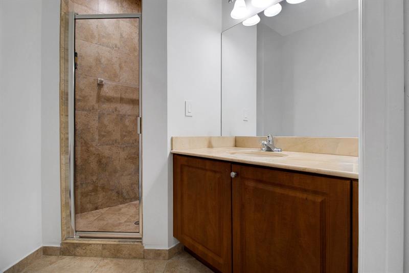 Image 20 of 26 For 5095 Madison Lakes Circle E