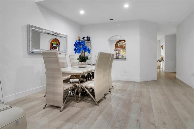 Image 6 of 26 For 5095 Madison Lakes Circle E