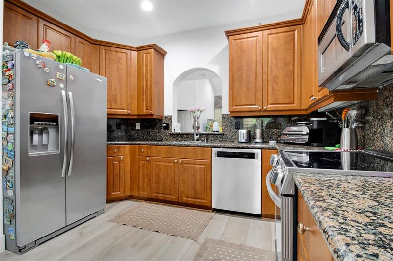 Image 9 of 26 For 5095 Madison Lakes Circle E