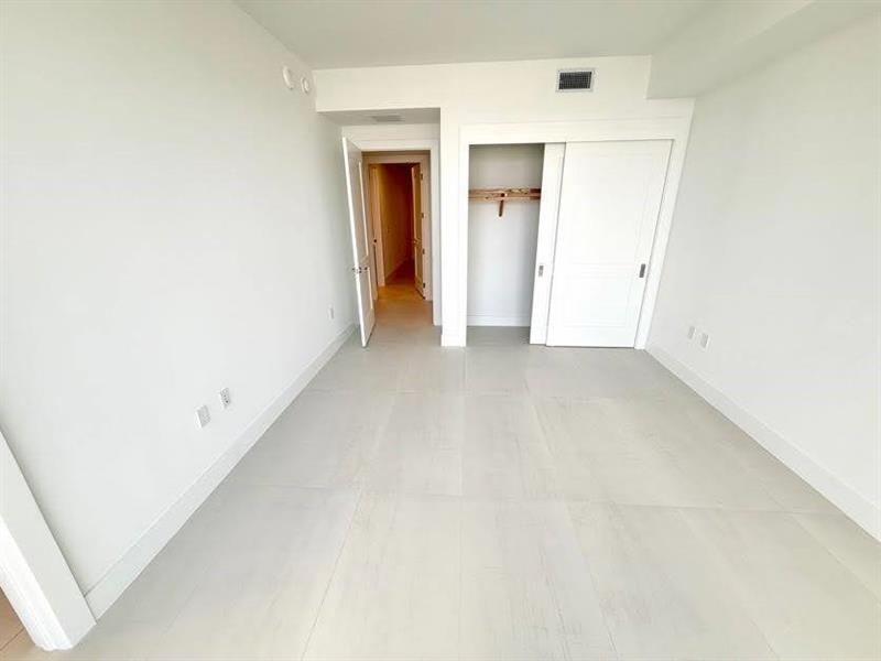 Image 38 of 57 For 151 Seabreeze Blv  E-1204