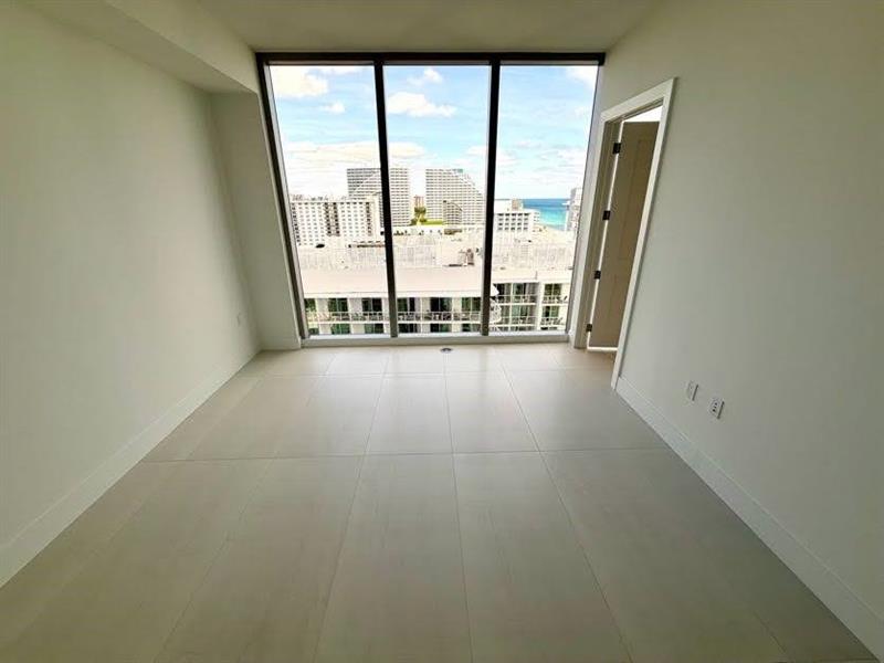 Image 40 of 57 For 151 Seabreeze Blv  E-1204