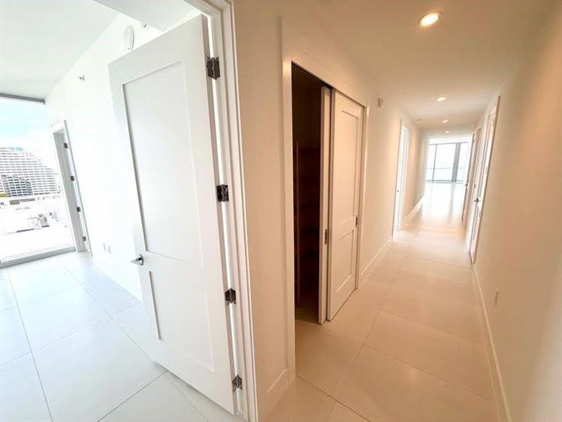 Image 42 of 57 For 151 Seabreeze Blv  E-1204