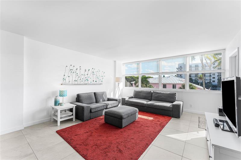 Image 11 of 37 For 800 20th Avenue  206