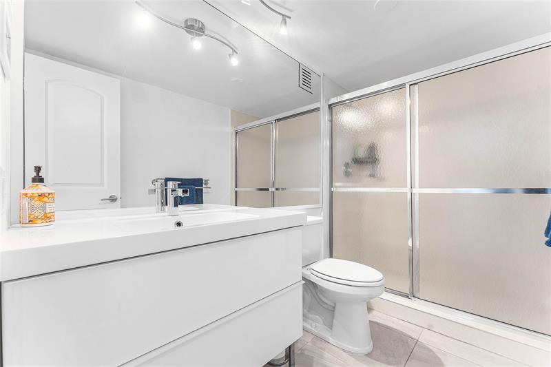 Image 15 of 37 For 800 20th Avenue  206