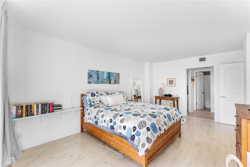 Image 17 of 37 For 800 20th Avenue  206