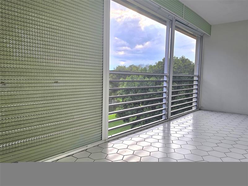 Image 8 of 41 For 2305 Lucaya Lane  B4