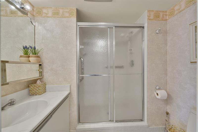 Image 18 of 53 For 5340 2nd Ave  Ph-26