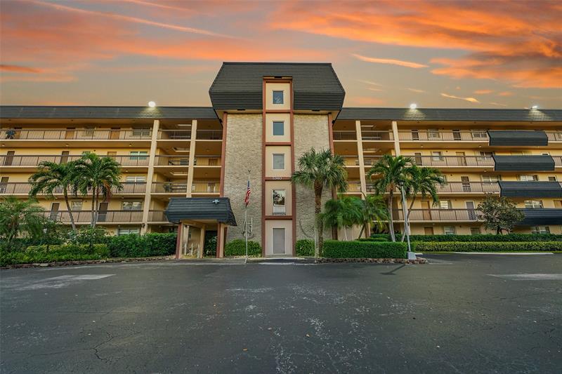 Image 40 of 53 For 5340 2nd Ave  Ph-26