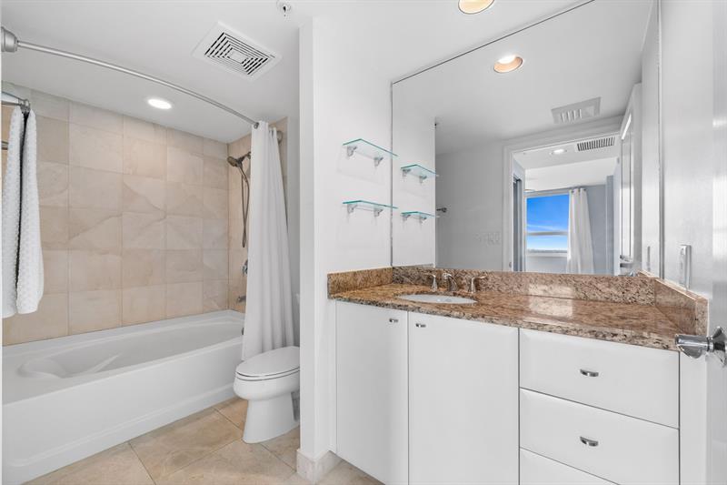 Image 13 of 49 For 610 Las Olas Blvd  1621