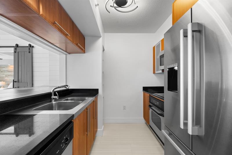 Image 7 of 49 For 610 Las Olas Blvd  1621