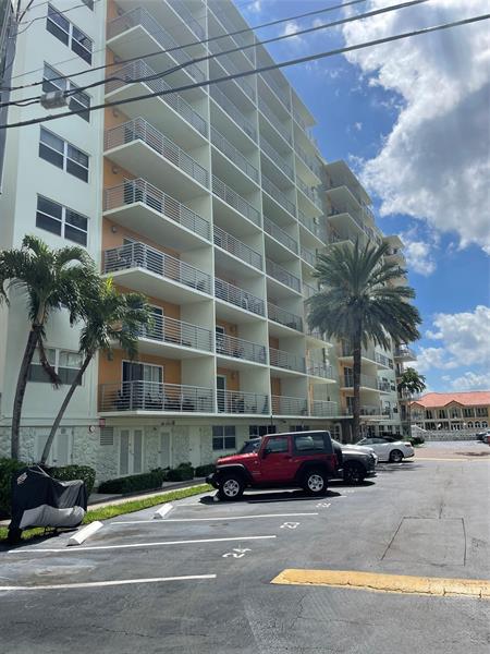 Image 5 of 28 For 2900 30th St  B-2