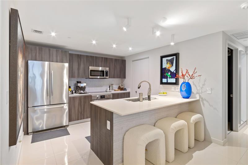 Image 4 of 19 For 488 18th St  2010