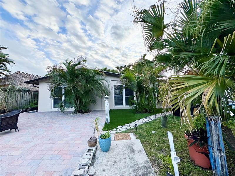 Image 10 of 59 For 2133 Coral Gardens Dr