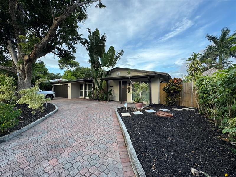 Image 15 of 59 For 2133 Coral Gardens Dr