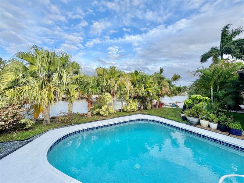 Image 5 of 59 For 2133 Coral Gardens Dr