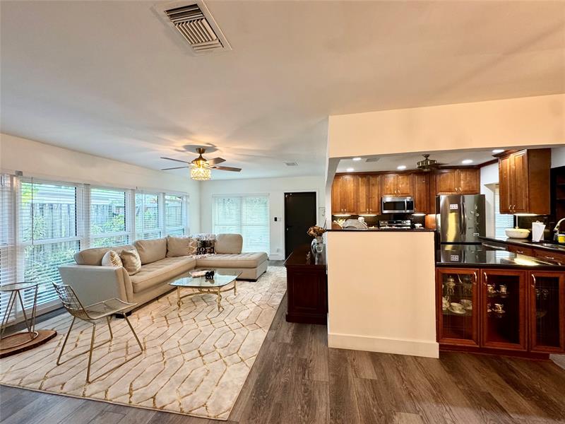 Image 6 of 59 For 2133 Coral Gardens Dr