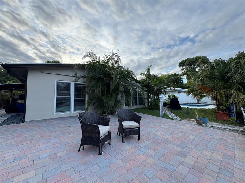 Image 7 of 59 For 2133 Coral Gardens Dr