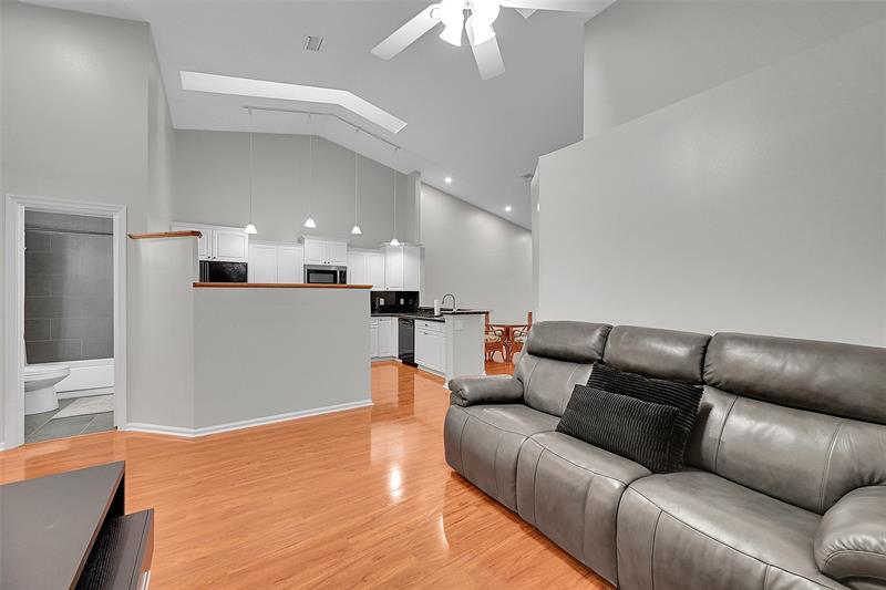 Image 10 of 25 For 7428 Pinewalk Dr S  18-4