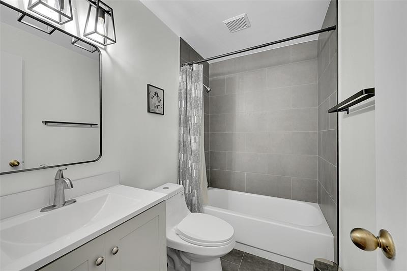 Image 17 of 25 For 7428 Pinewalk Dr S  18-4