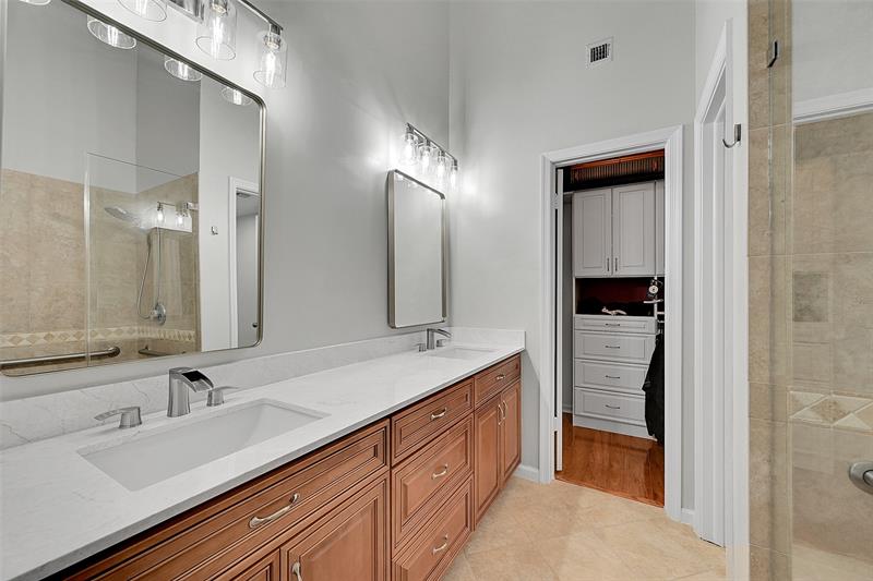 Image 4 of 25 For 7428 Pinewalk Dr S  18-4